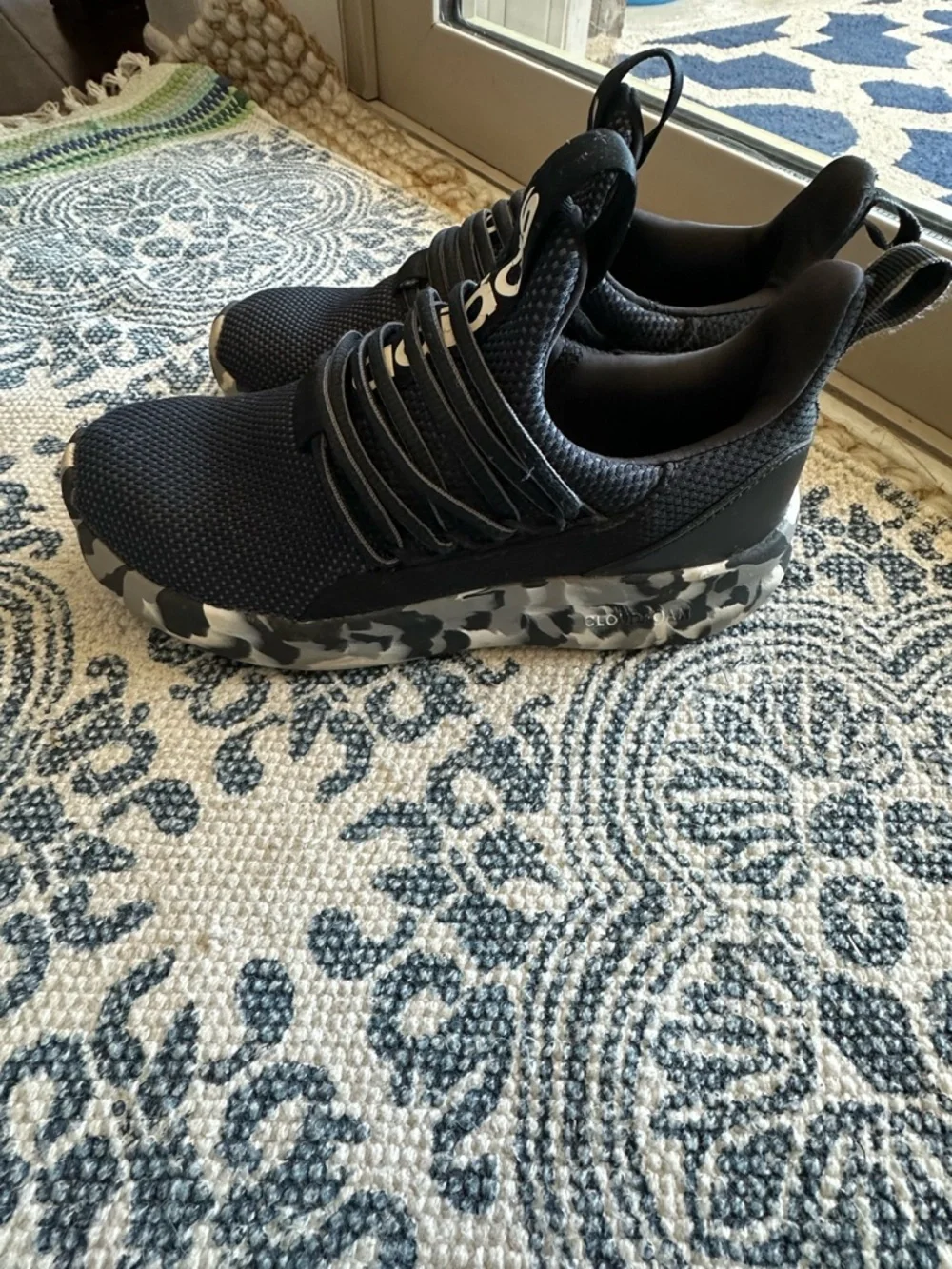 Adidas slip ons boys shoes size 4 - Picture 3 of 7